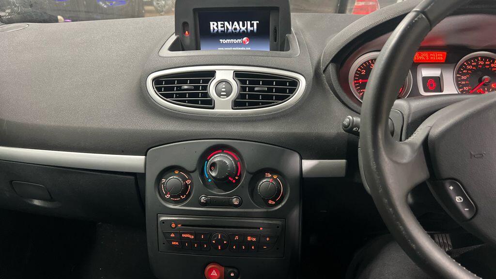 Used Renault Clio 2011 for sale - 77882210: Photo 2