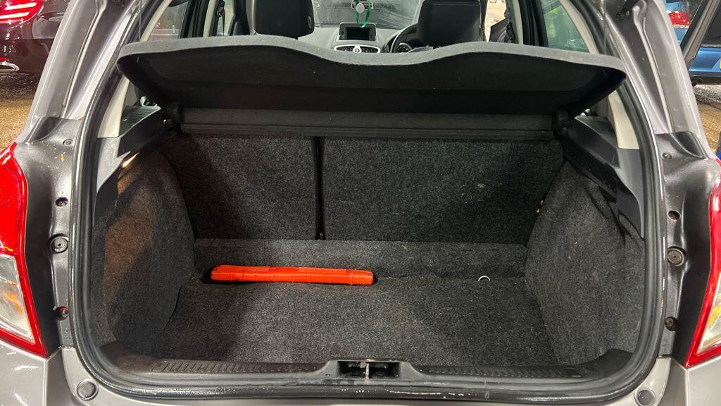 Used Renault Clio 2011 for sale - 77882210: Photo 5