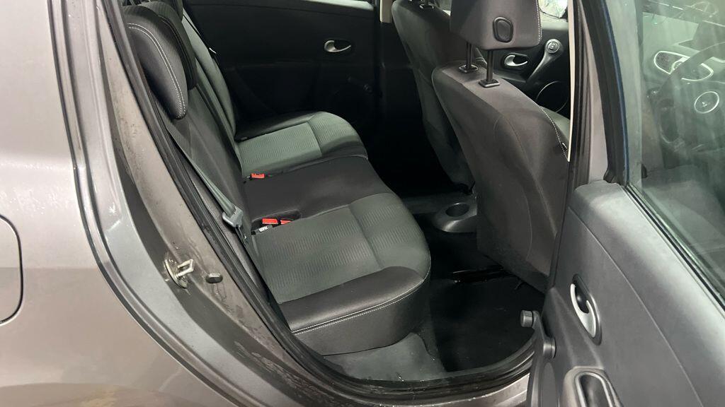 Used Renault Clio 2011 for sale - 77882210: Photo 6