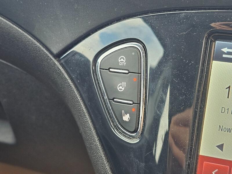 Used Vauxhall Corsa 2015 for sale - 76060510: Photo 12