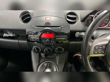 Used Mazda Mazda2 2011 for sale - 77351394: Photo