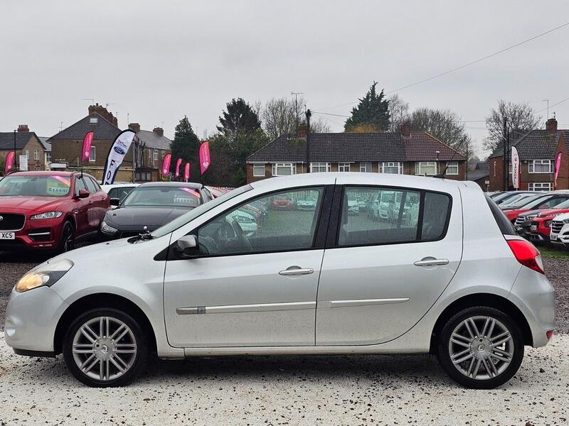 Used Renault Clio 2012 for sale - 77455332: Photo 8