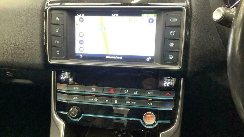 Used Jaguar XE 2016 for sale - 78184859: Photo 3