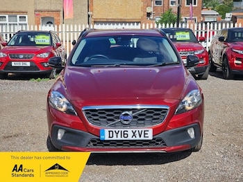 Used Volvo V40 Cross Country 2016 for sale - 75687607: Photo