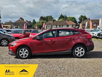 Used Volvo V40 Cross Country 2016 for sale - 75687607: Photo
