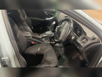 Used Volvo V40 2017 for sale - 78830860: Photo