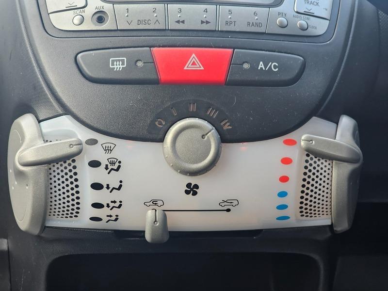 Used Peugeot 107 2013 for sale - 76991752: Photo 18