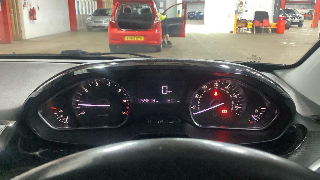 Used Peugeot 208 2015 for sale - 77351590: Photo 17