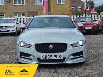 Used Jaguar XE 2016 for sale - 75810152: Photo