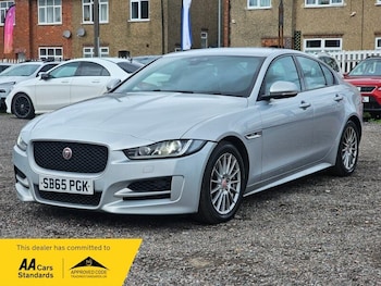 Used Jaguar XE 2016 for sale - 75810152: Photo