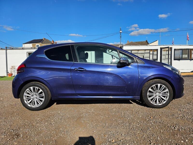 Used Peugeot 208 2015 for sale - 76689140: Photo 10