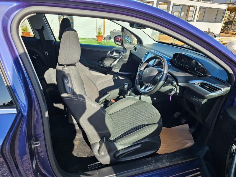 Used Peugeot 208 2015 for sale - 76689140: Photo 11