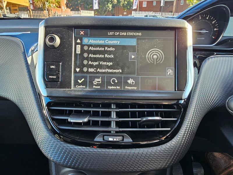 Used Peugeot 208 2015 for sale - 76689140: Photo 15