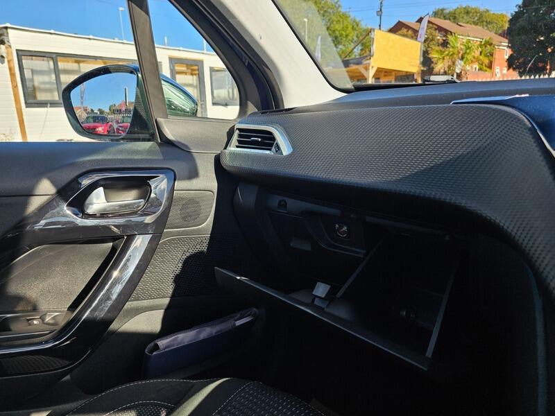 Used Peugeot 208 2015 for sale - 76689140: Photo 18