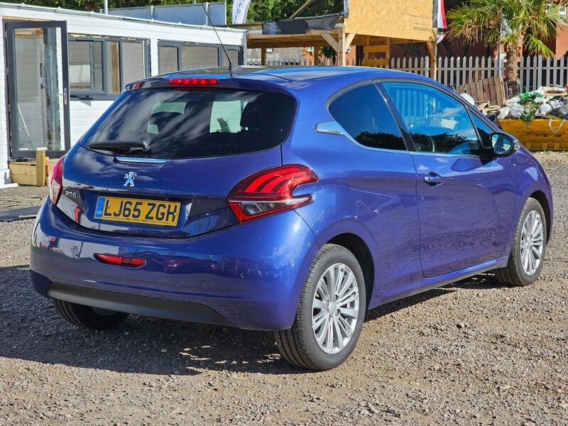 Used Peugeot 208 2015 for sale - 76689140: Photo 9