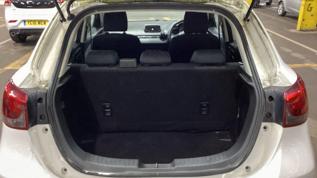 Used Mazda Mazda2 2016 for sale - 77074245: Photo 9