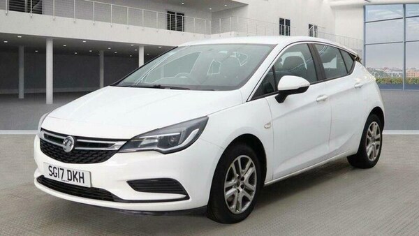 Used Vauxhall Astra 2017 for sale - 76247730: Photo 2