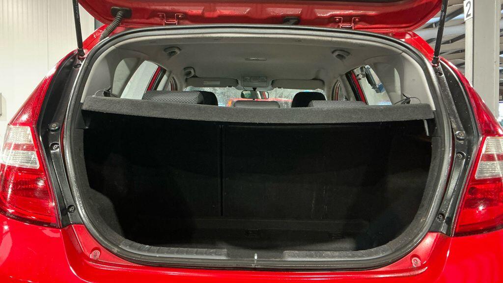 Used Hyundai i30 2010 for sale - 77306365: Photo 15