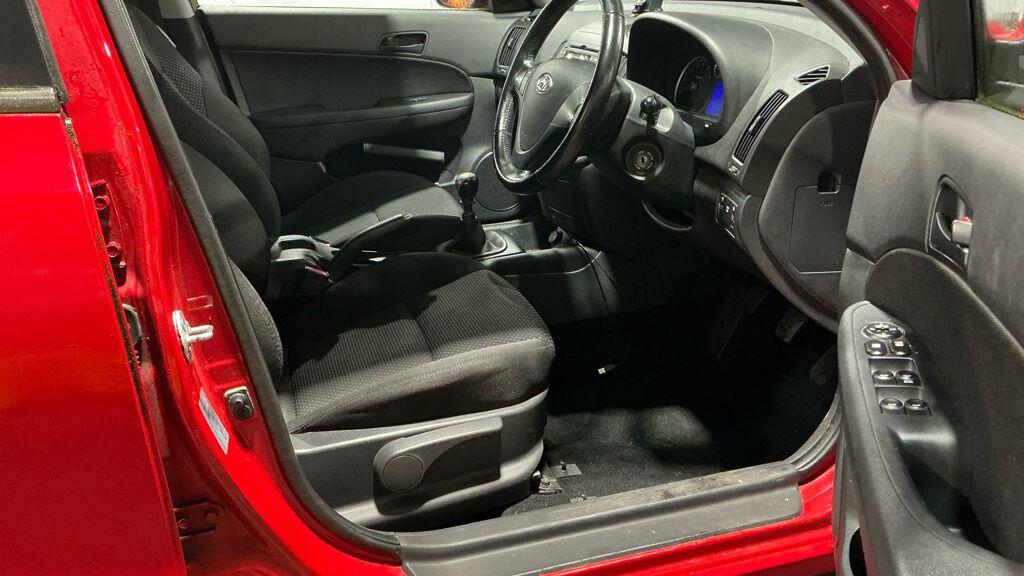 Used Hyundai i30 2010 for sale - 77306365: Photo 4