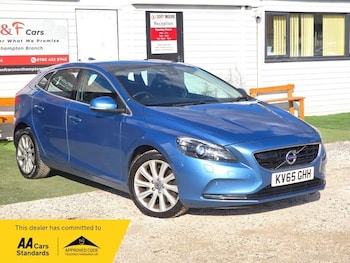 Used Volvo V40 2015 for sale - 79348348: Photo