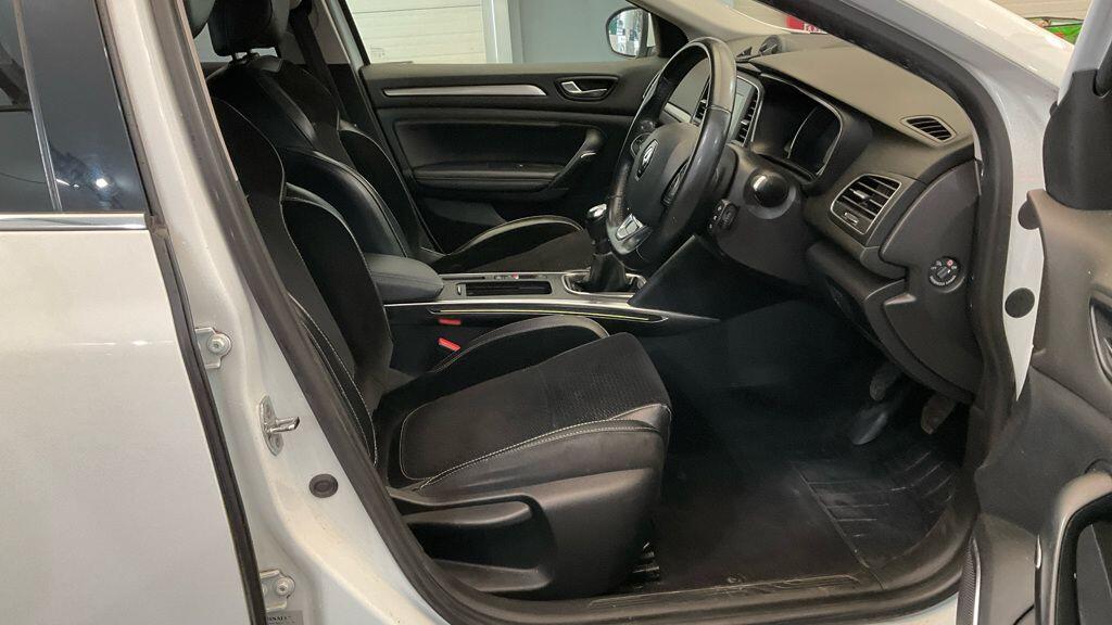 Used Renault Megane 2017 for sale - 77982295: Photo 4