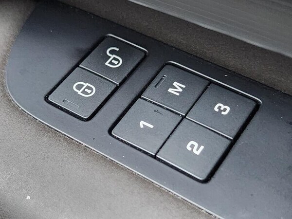 Used Land Rover Discovery 2017 for sale - 76247111: Photo 32