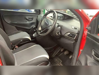 Used Chrysler Ypsilon 2014 for sale - 78549109: Photo