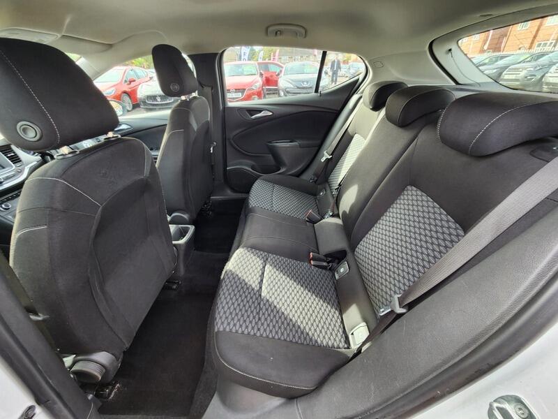 Used Vauxhall Astra 2017 for sale - 77040557: Photo 14