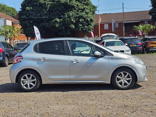 Used Peugeot 208 2015 for sale - 74978907: Photo 10