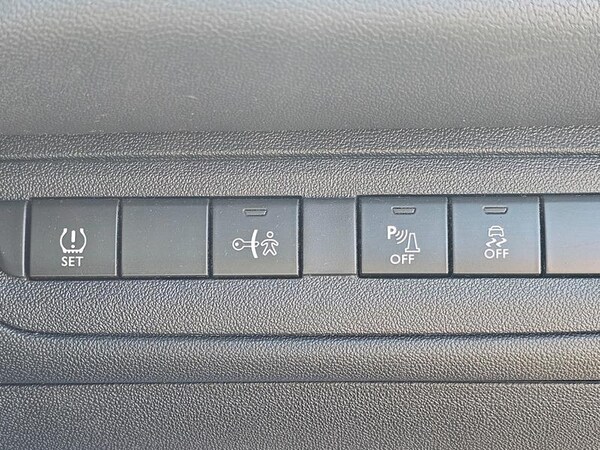 Used Peugeot 208 2015 for sale - 74978907: Photo 24