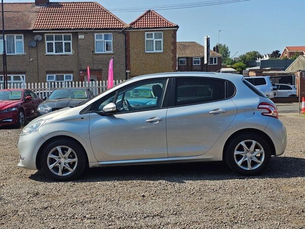 Used Peugeot 208 2015 for sale - 74978907: Photo 6