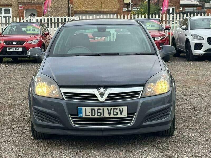 Used Vauxhall Astra 2011 for sale - 76370298: Photo 2