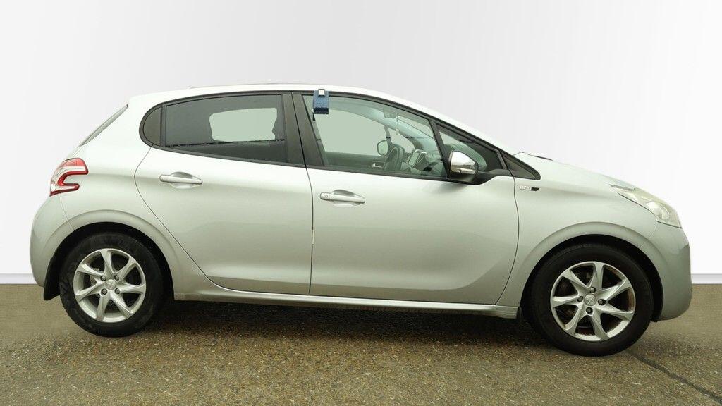 Used Peugeot 208 2015 for sale - 77074430: Photo 5