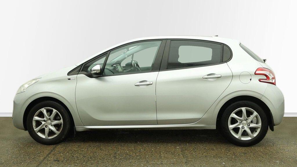 Used Peugeot 208 2015 for sale - 77074430: Photo 6