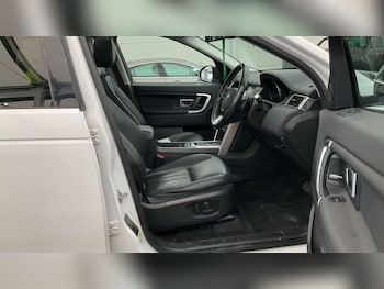 Used Land Rover Discovery Sport 2017 for sale - 78830555: Photo