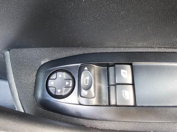 Used Peugeot 208 2014 for sale - 74554190: Photo 20
