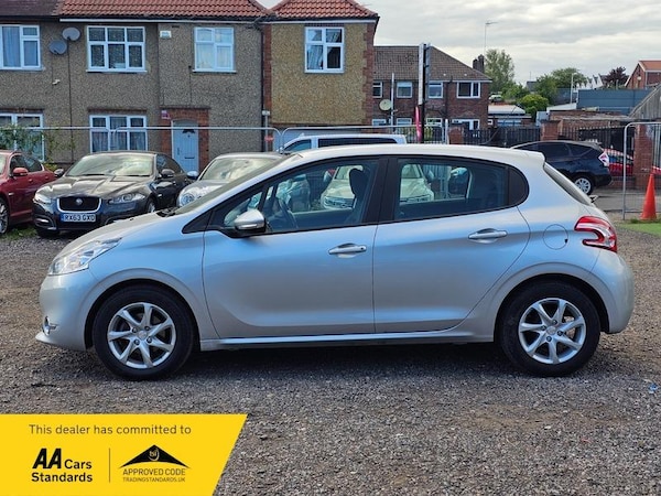 Used Peugeot 208 2014 for sale - 74554190: Photo 4