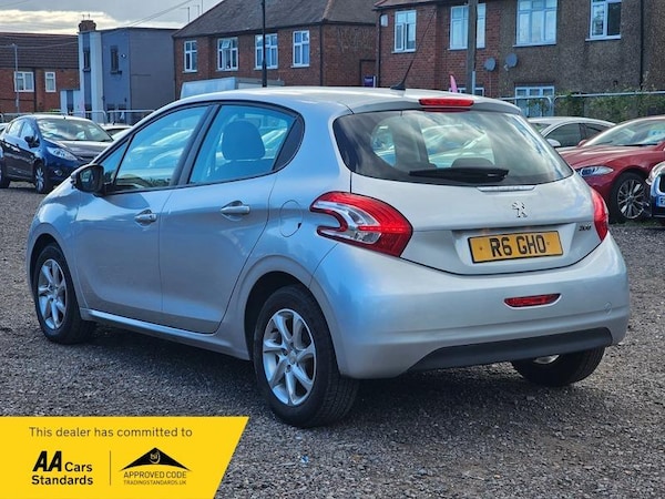 Used Peugeot 208 2014 for sale - 74554190: Photo 5