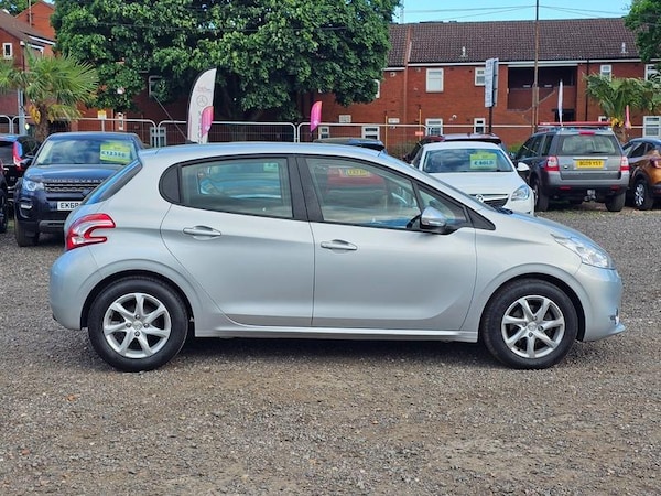 Used Peugeot 208 2014 for sale - 74554190: Photo 8
