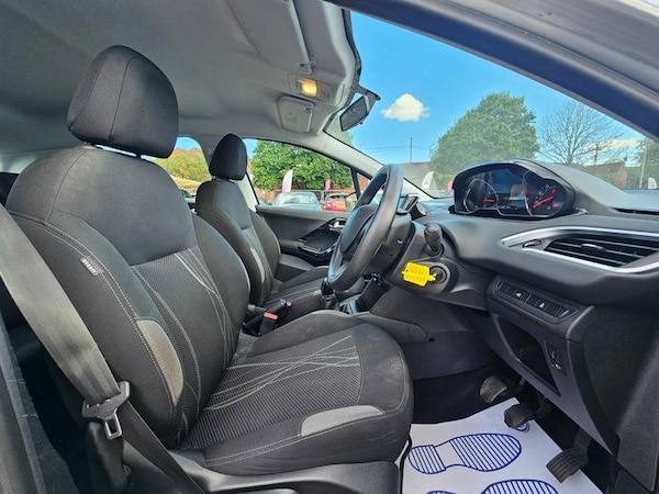 Used Peugeot 208 2014 for sale - 74554190: Photo 9