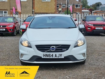Used Volvo V40 2014 for sale - 76043341: Photo 2