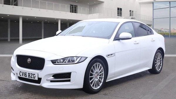 Used Jaguar XE 2016 for sale - 76246573: Photo 2