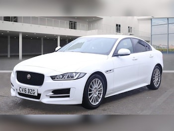 Used Jaguar XE 2016 for sale - 76246573: Photo 2