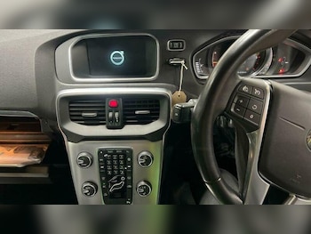 Used Volvo V40 2016 for sale - 76247633: Photo