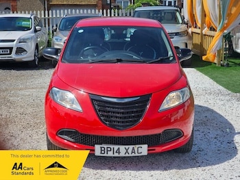 Used Chrysler Ypsilon 2014 for sale - 78752579: Photo