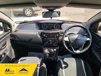 Used Chrysler Ypsilon 2014 for sale - 78752579: Photo