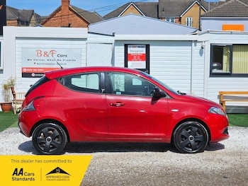 Used Chrysler Ypsilon 2014 for sale - 78752579: Photo