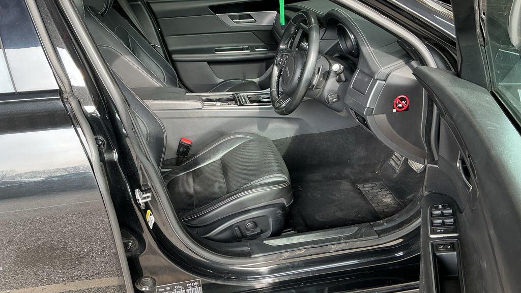 Used Jaguar XF 2016 for sale - 78019396: Photo 4