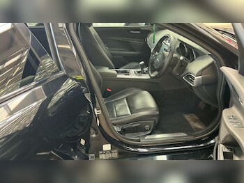Used Jaguar XE 2017 for sale - 78548681: Photo