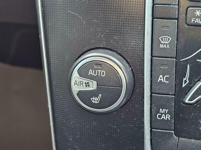 Used Volvo V40 2016 for sale - 76936541: Photo 20